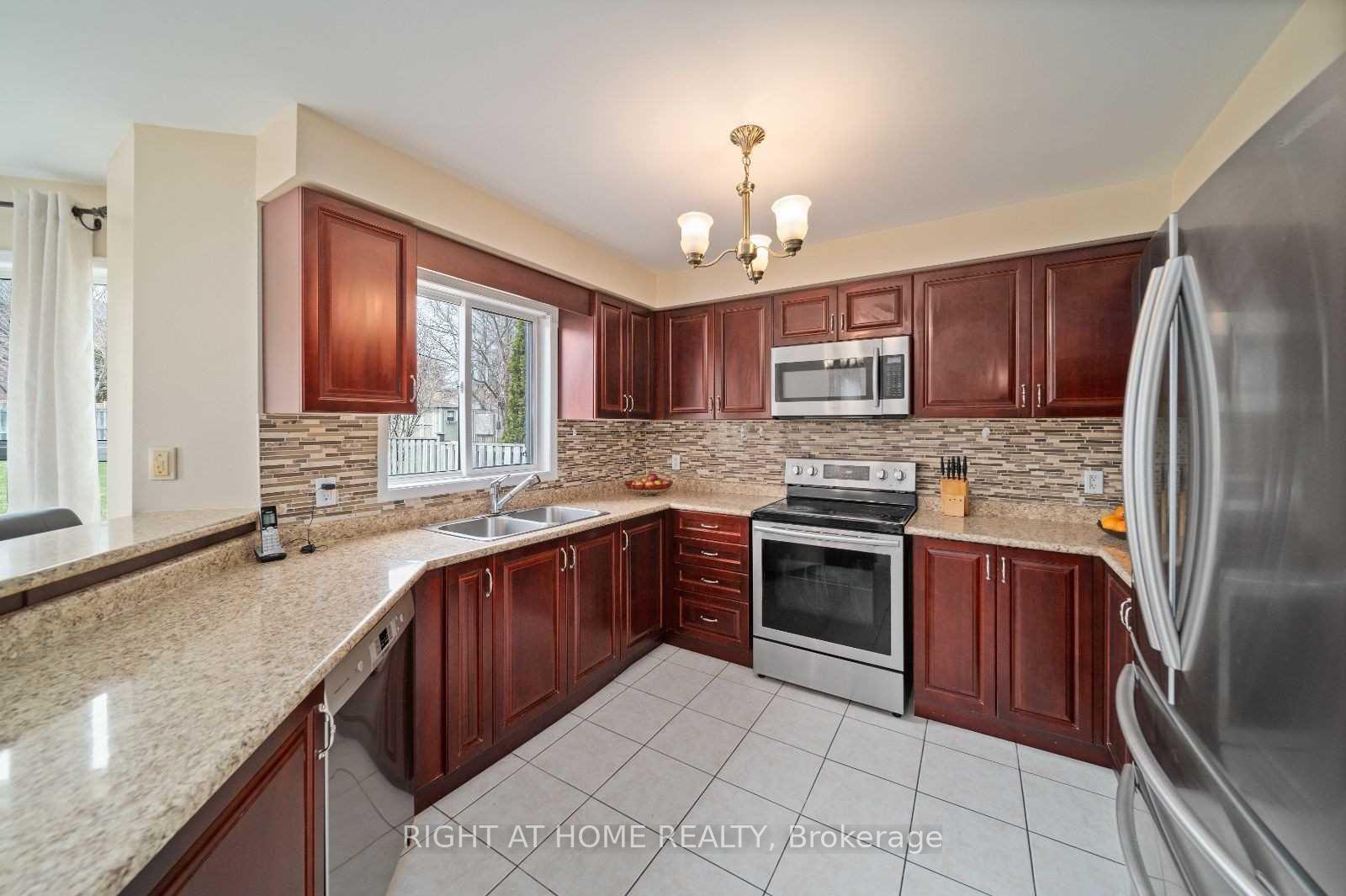 Photo 3 of 94 Ward Drive, Barrie, Painswick South — HOMEH