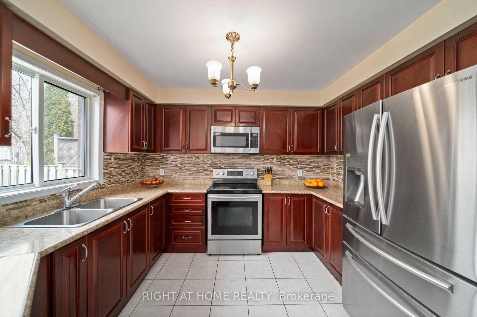 Photo 4 of 94 Ward Drive, Barrie, Painswick South — HOMEH
