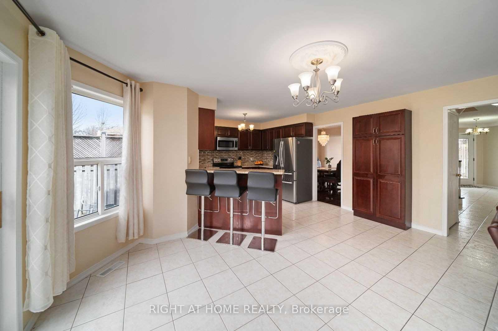 Photo 5 of 94 Ward Drive, Barrie, Painswick South — HOMEH