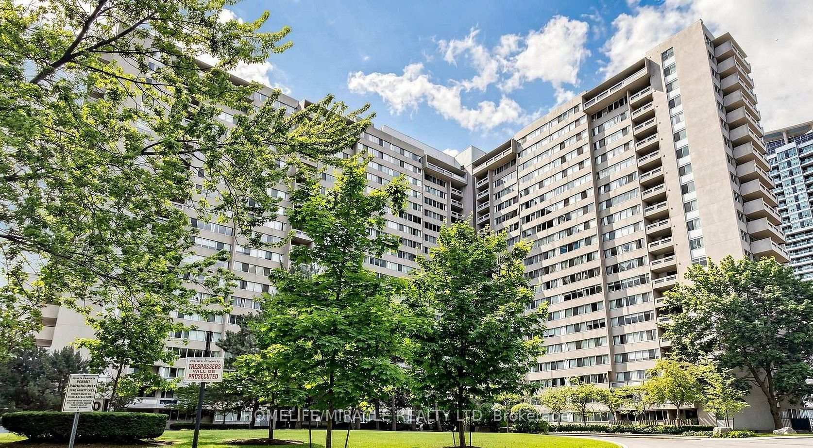 Photo of Unit 313, 3590 Kaneff Crescent
