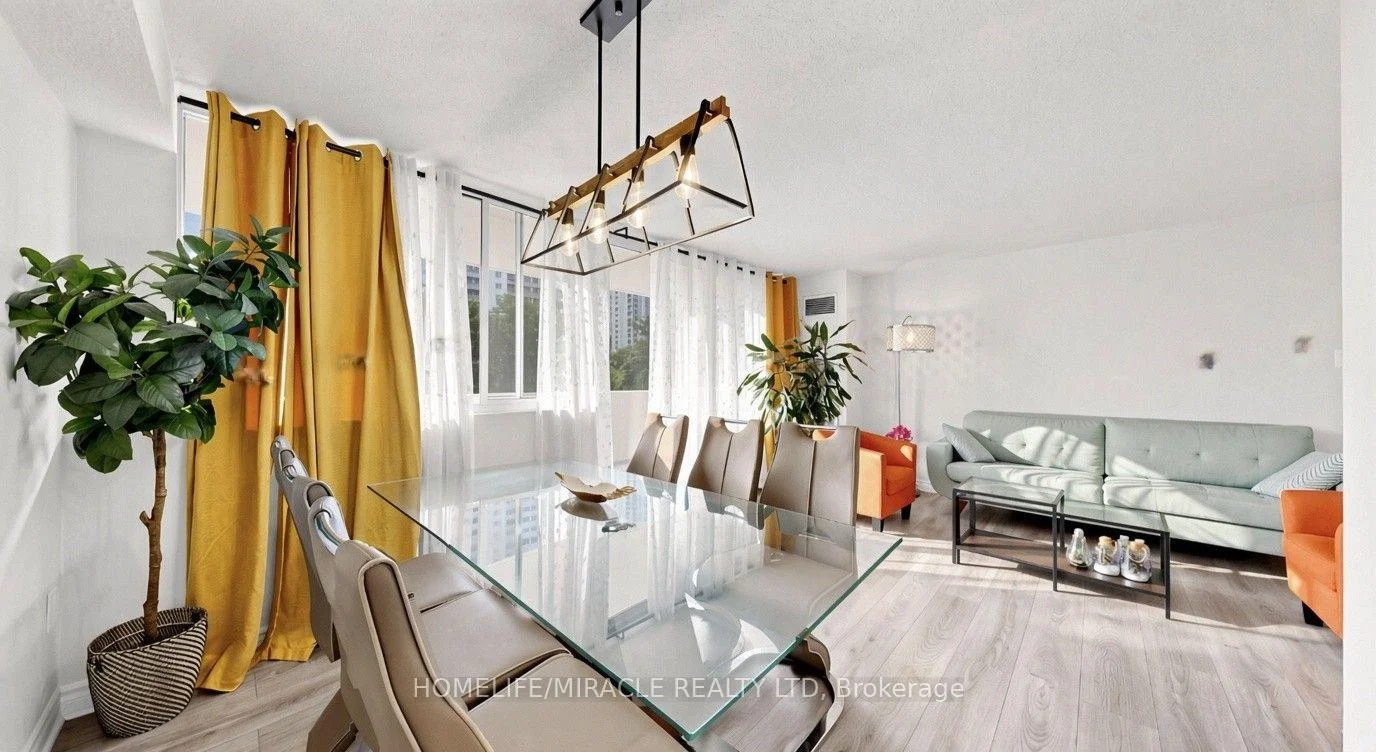 Photo 5 of Unit 313, 3590 Kaneff Crescent, Mississauga, Mississauga Valleys — HOMEH