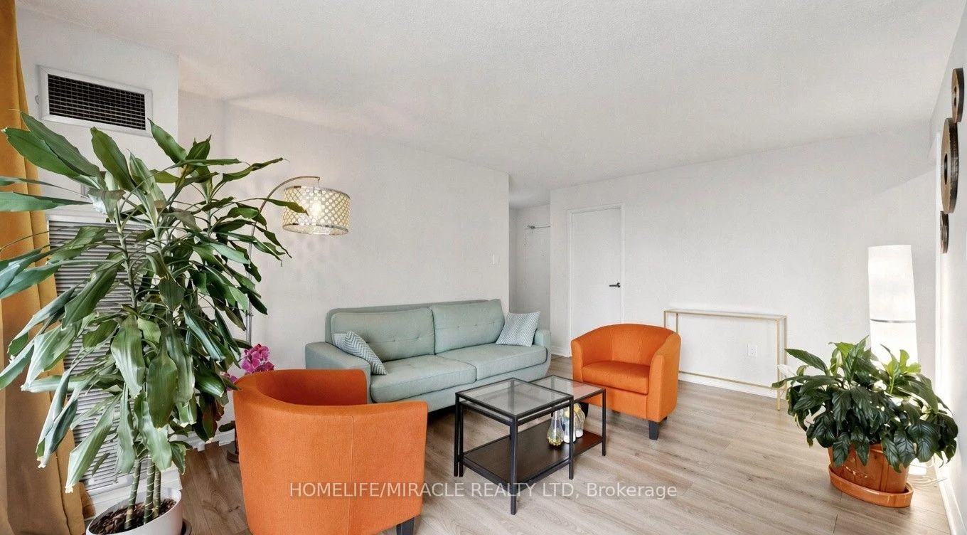 Photo 7 of Unit 313, 3590 Kaneff Crescent, Mississauga, Mississauga Valleys — HOMEH