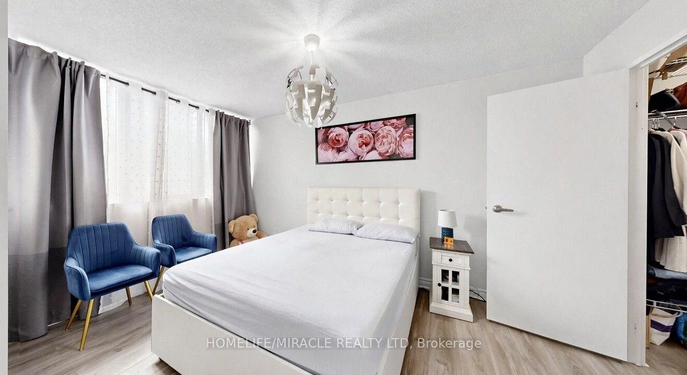 Photo 10 of Unit 313, 3590 Kaneff Crescent, Mississauga, Mississauga Valleys — HOMEH