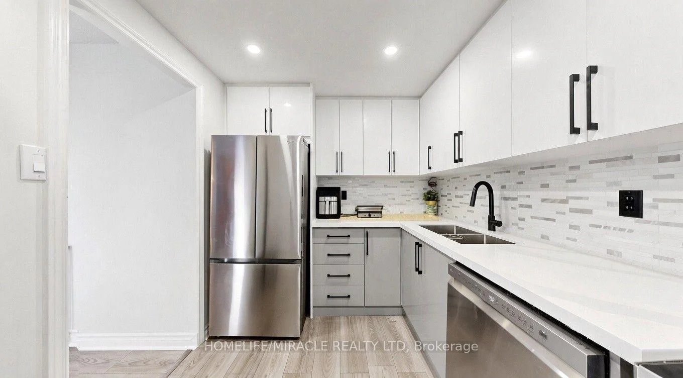 Photo 16 of Unit 313, 3590 Kaneff Crescent, Mississauga, Mississauga Valleys — HOMEH