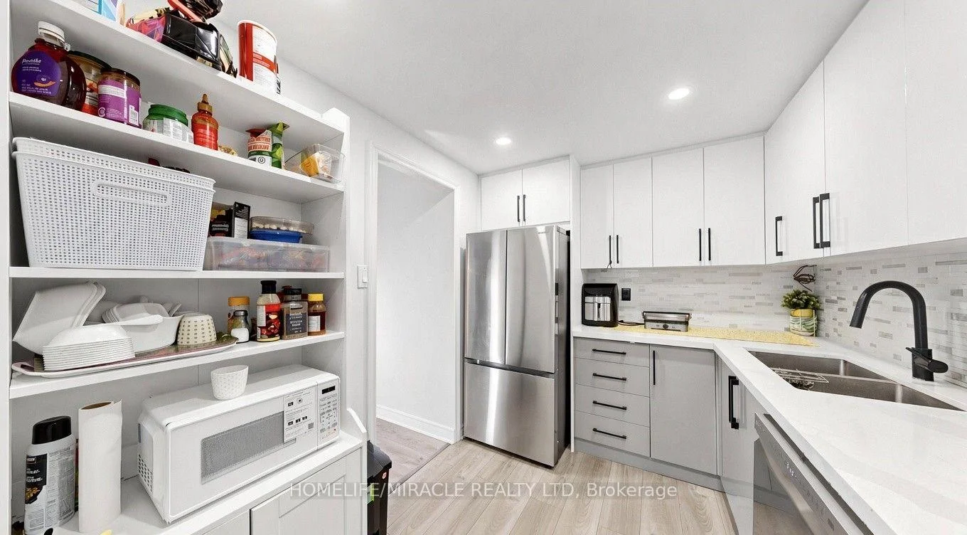 Photo 20 of Unit 313, 3590 Kaneff Crescent, Mississauga, Mississauga Valleys — HOMEH