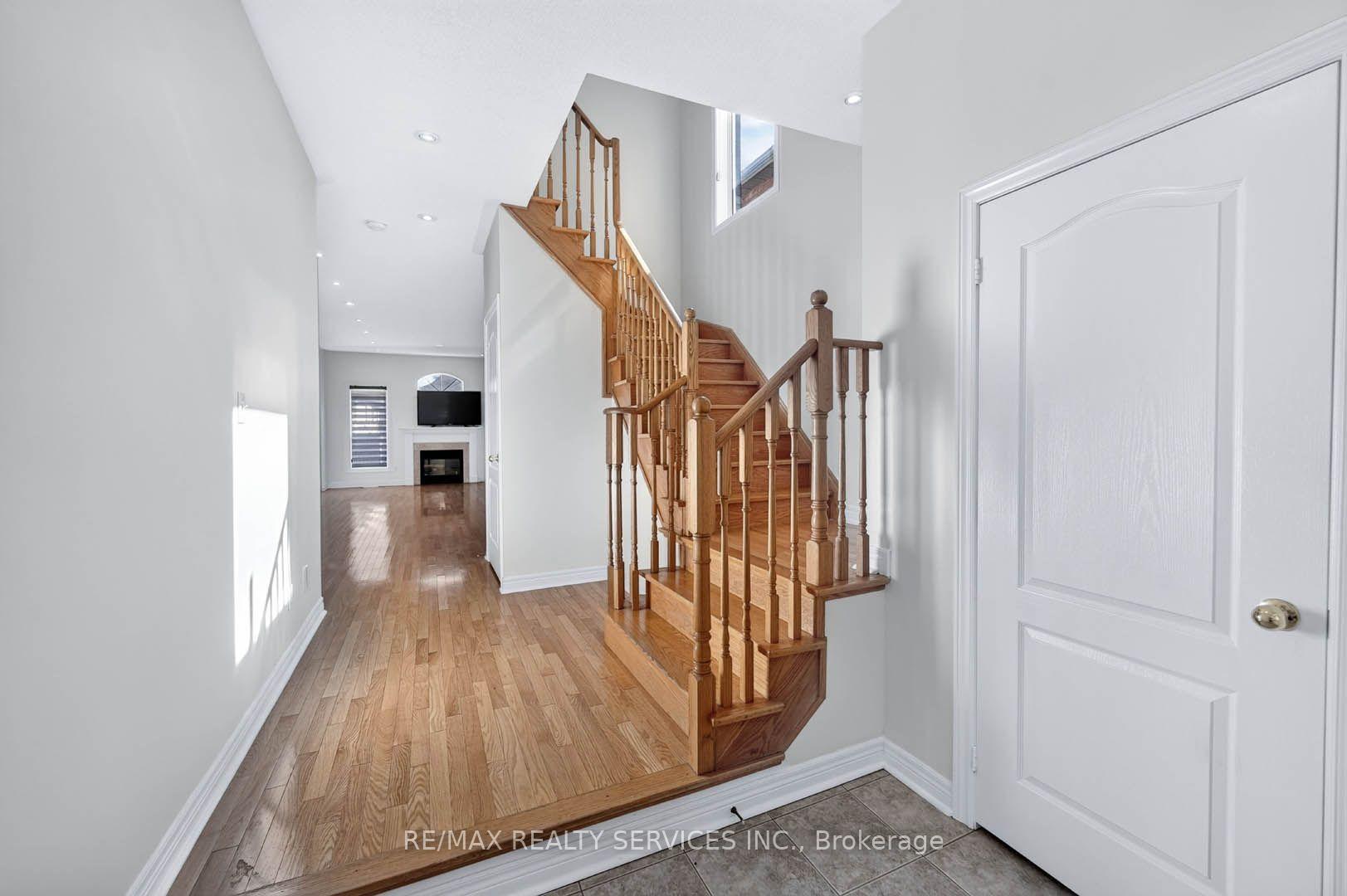 Photo 6 of 21 Tatra Crescent, Brampton, Bram West — HOMEH