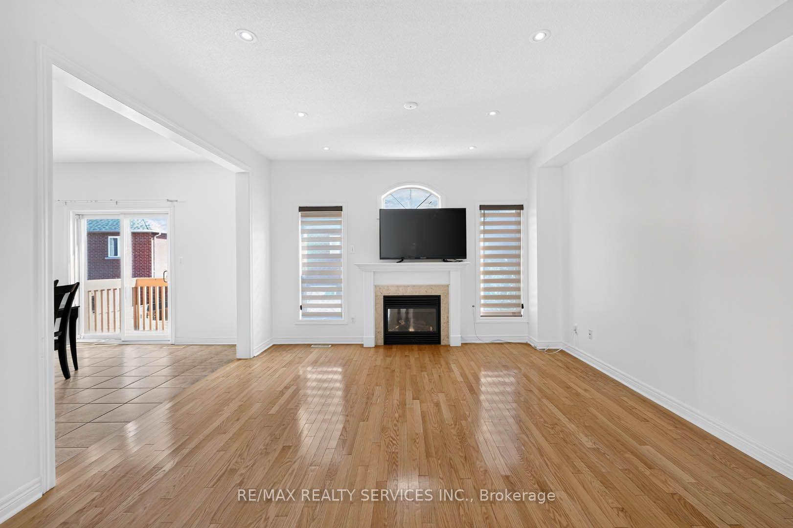 Photo 9 of 21 Tatra Crescent, Brampton, Bram West — HOMEH