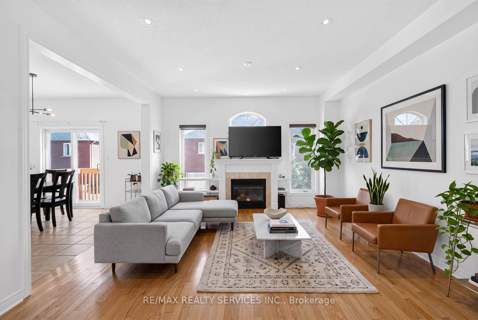 Photo 10 of 21 Tatra Crescent, Brampton, Bram West — HOMEH
