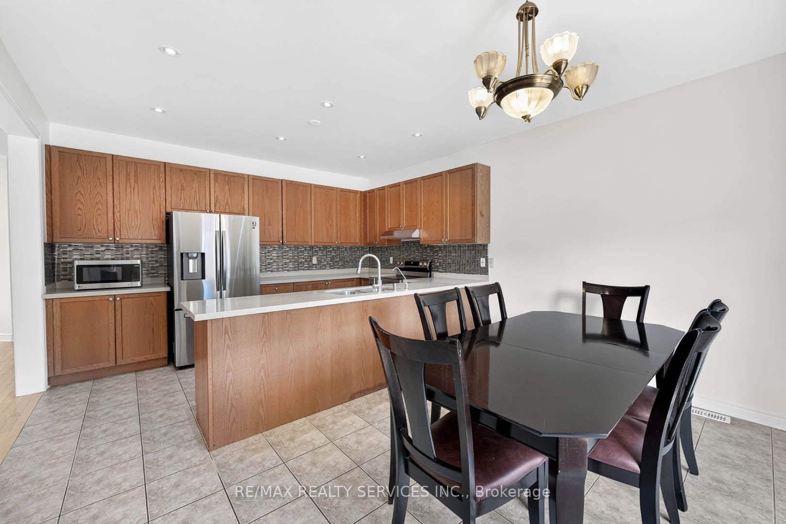 Photo 18 of 21 Tatra Crescent, Brampton, Bram West — HOMEH