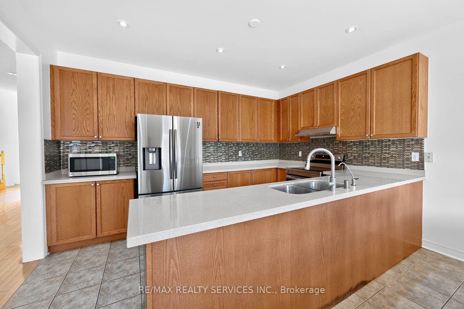 Photo 20 of 21 Tatra Crescent, Brampton, Bram West — HOMEH