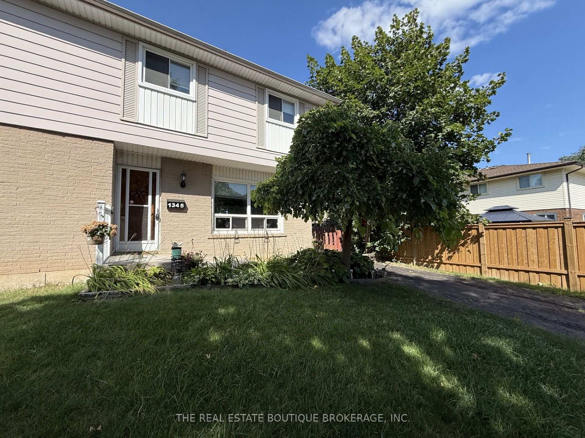 Photo 1 of 1345 Colonsay Drive, Burlington, Mountainside — HOMEH