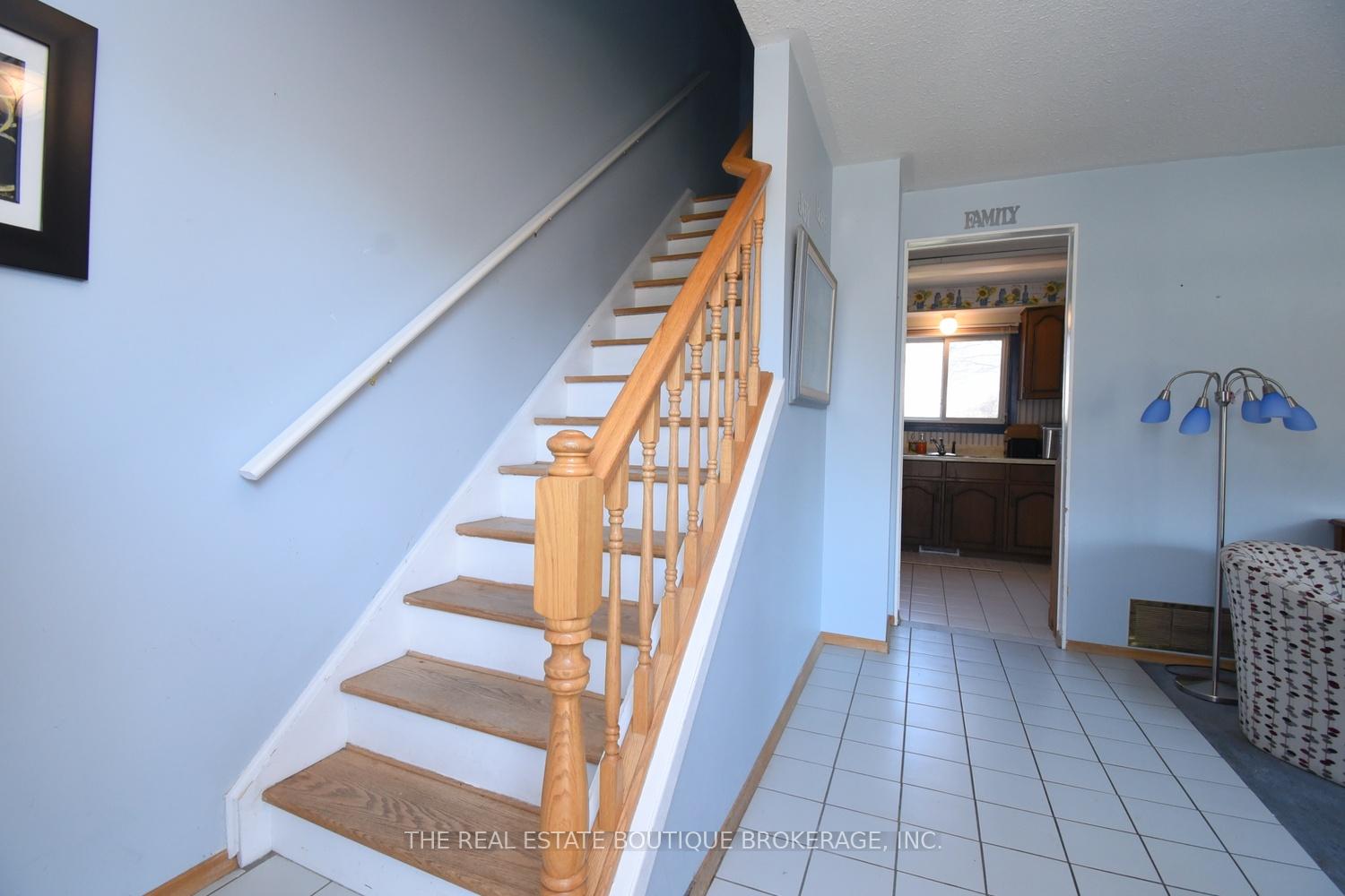 Photo 7 of 1345 Colonsay Drive, Burlington, Mountainside — HOMEH