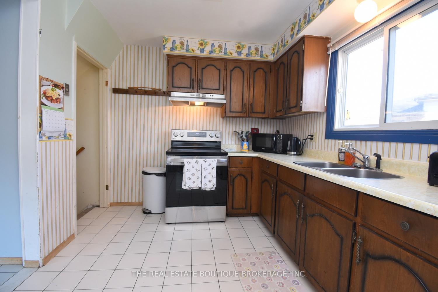 Photo 16 of 1345 Colonsay Drive, Burlington, Mountainside — HOMEH
