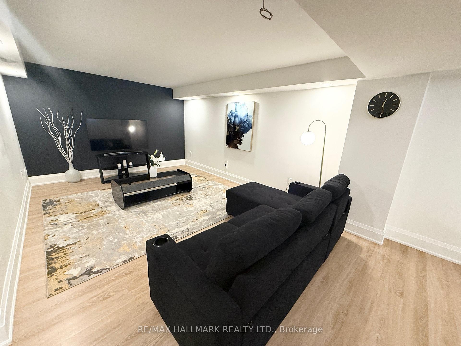 Photo 4 of Unit Basement, 7 Charing Crescent, Aurora, Aurora Highlands — HOMEH