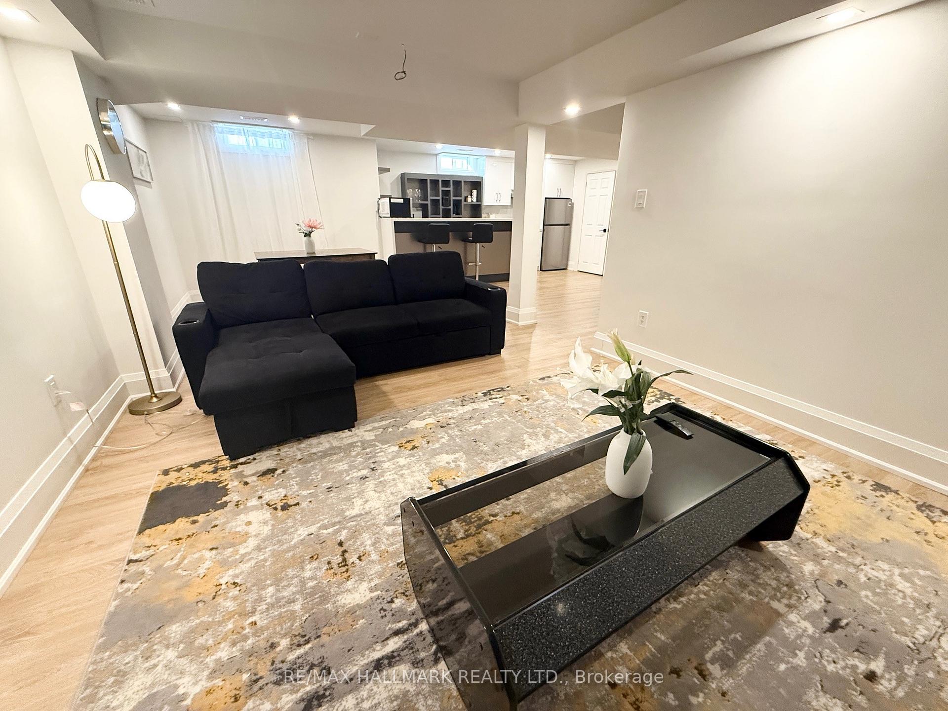 Photo 5 of Unit Basement, 7 Charing Crescent, Aurora, Aurora Highlands — HOMEH