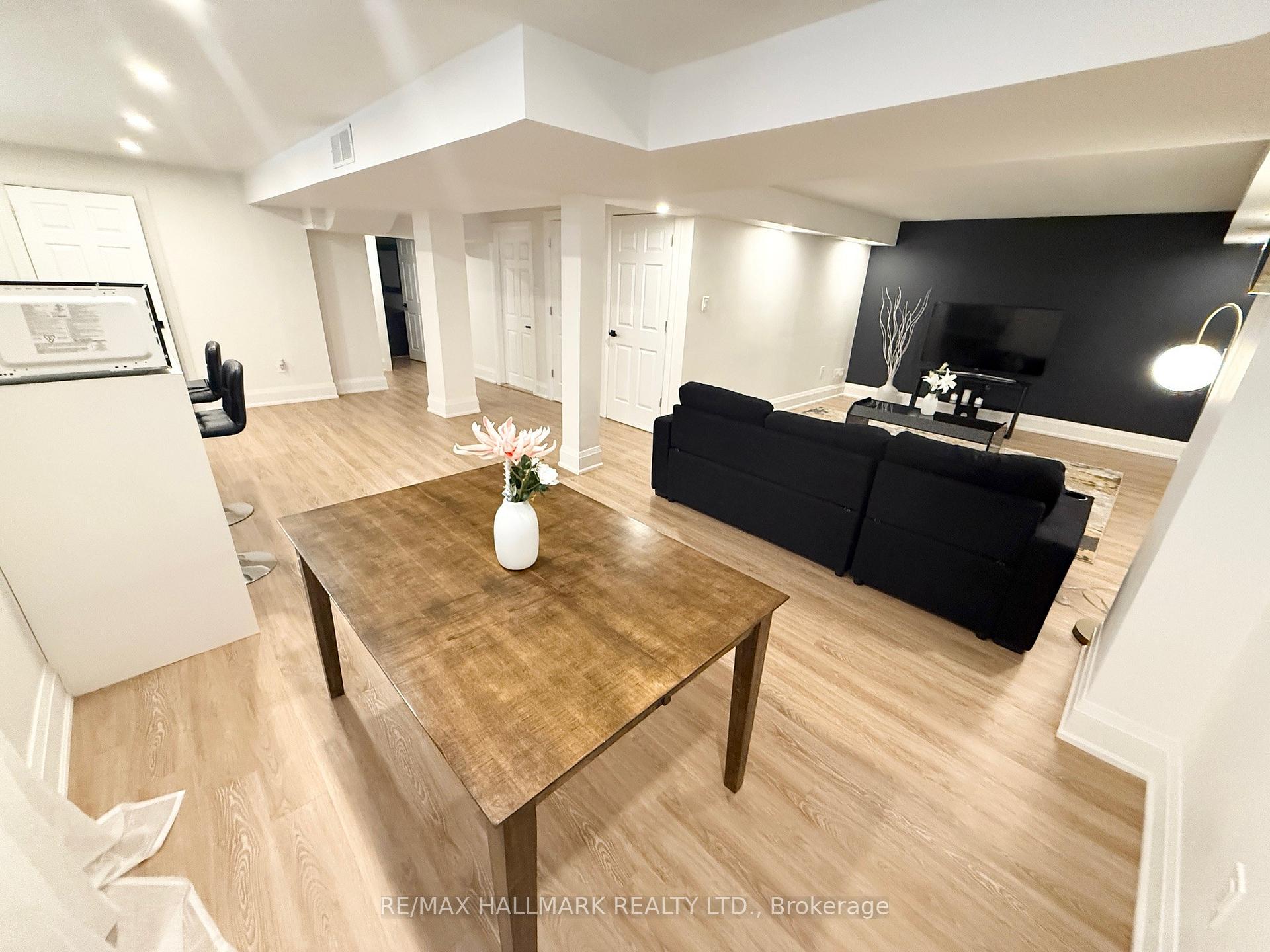Photo 6 of Unit Basement, 7 Charing Crescent, Aurora, Aurora Highlands — HOMEH