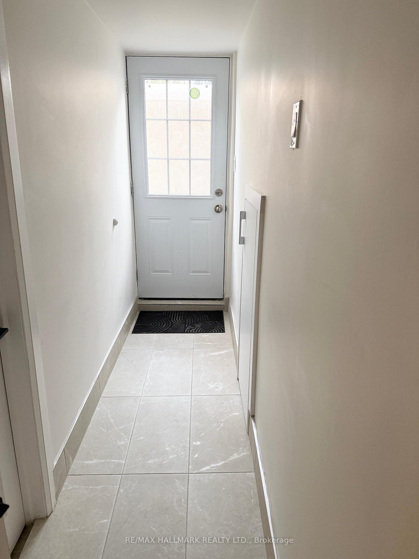 Photo 10 of Unit Basement, 7 Charing Crescent, Aurora, Aurora Highlands — HOMEH