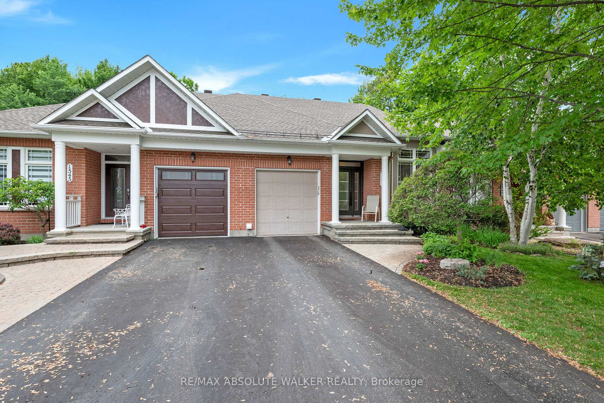 Front of 1547 Henri Lauzon Street
