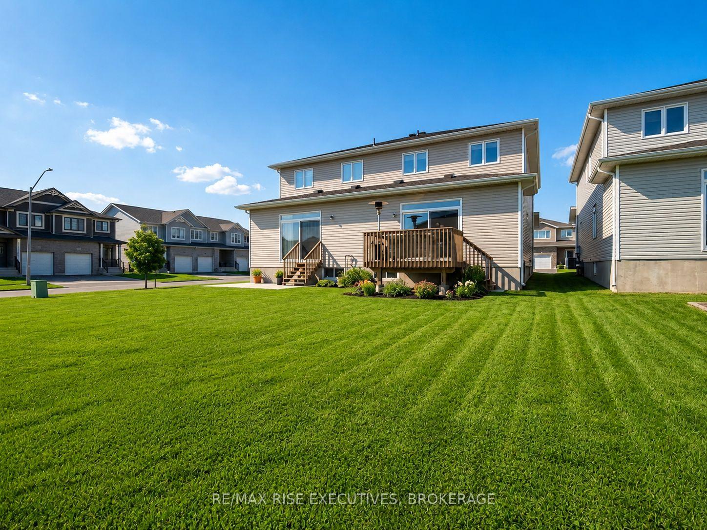 Photo 2 of 1236 Max Crescent, Kingston, City Northwest — HOMEH