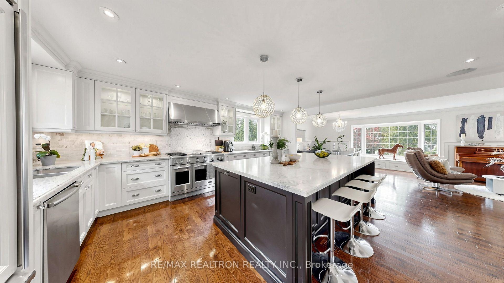 Photo 3 of 14 Oak Grove Court, Markham, Bayview Fairway-Bayview Country Club Estates — HOMEH