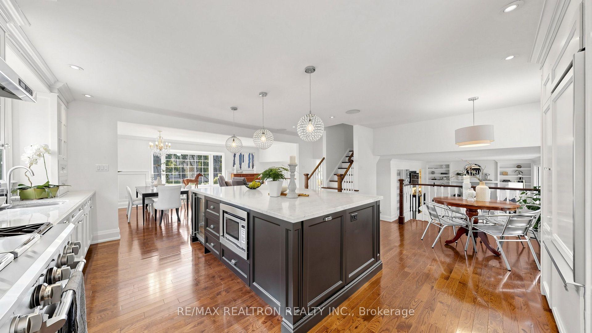 Photo 4 of 14 Oak Grove Court, Markham, Bayview Fairway-Bayview Country Club Estates — HOMEH