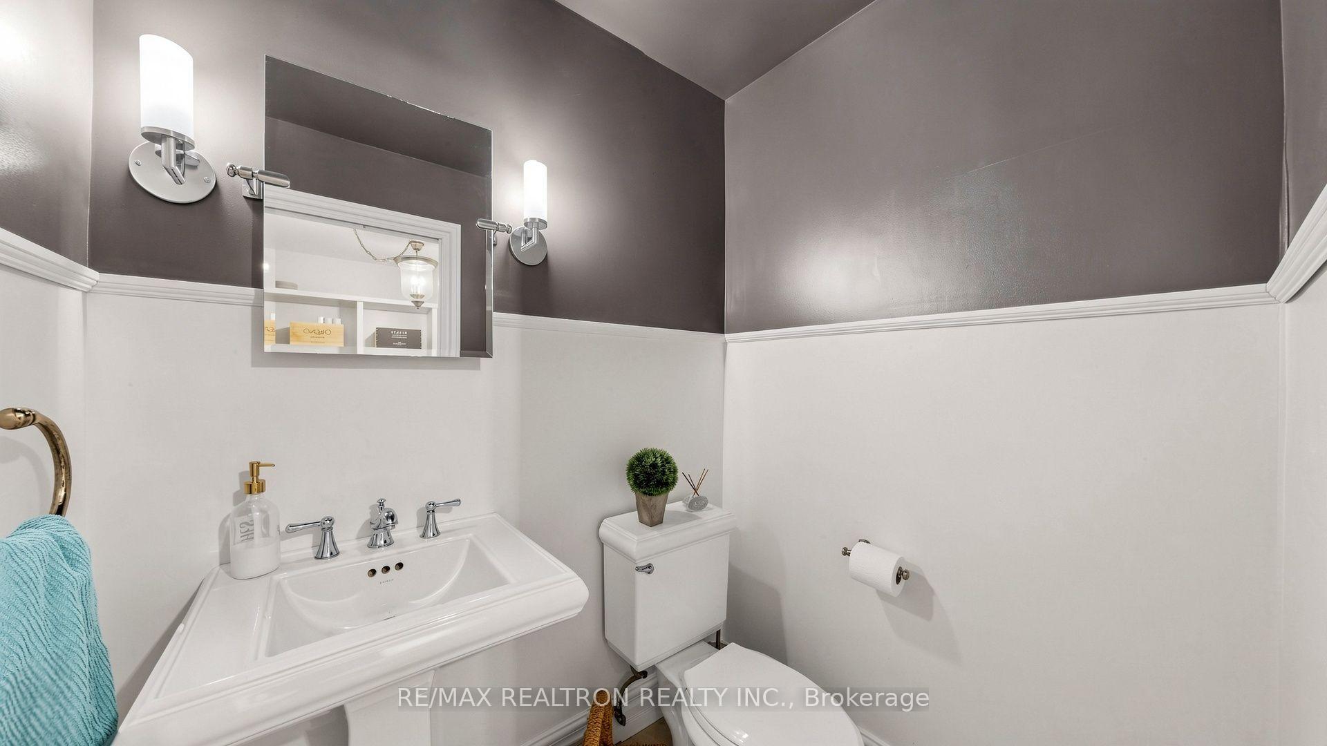 Photo 11 of 14 Oak Grove Court, Markham, Bayview Fairway-Bayview Country Club Estates — HOMEH