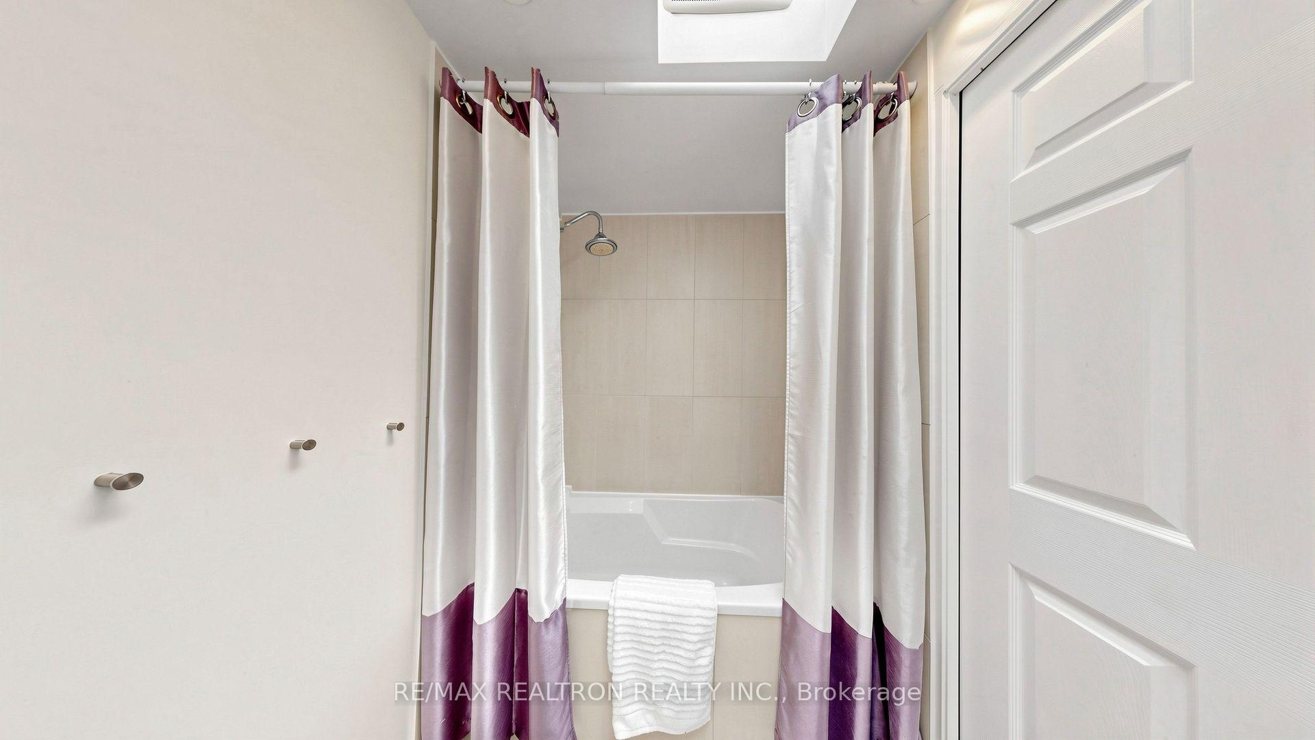 Photo 18 of 14 Oak Grove Court, Markham, Bayview Fairway-Bayview Country Club Estates — HOMEH