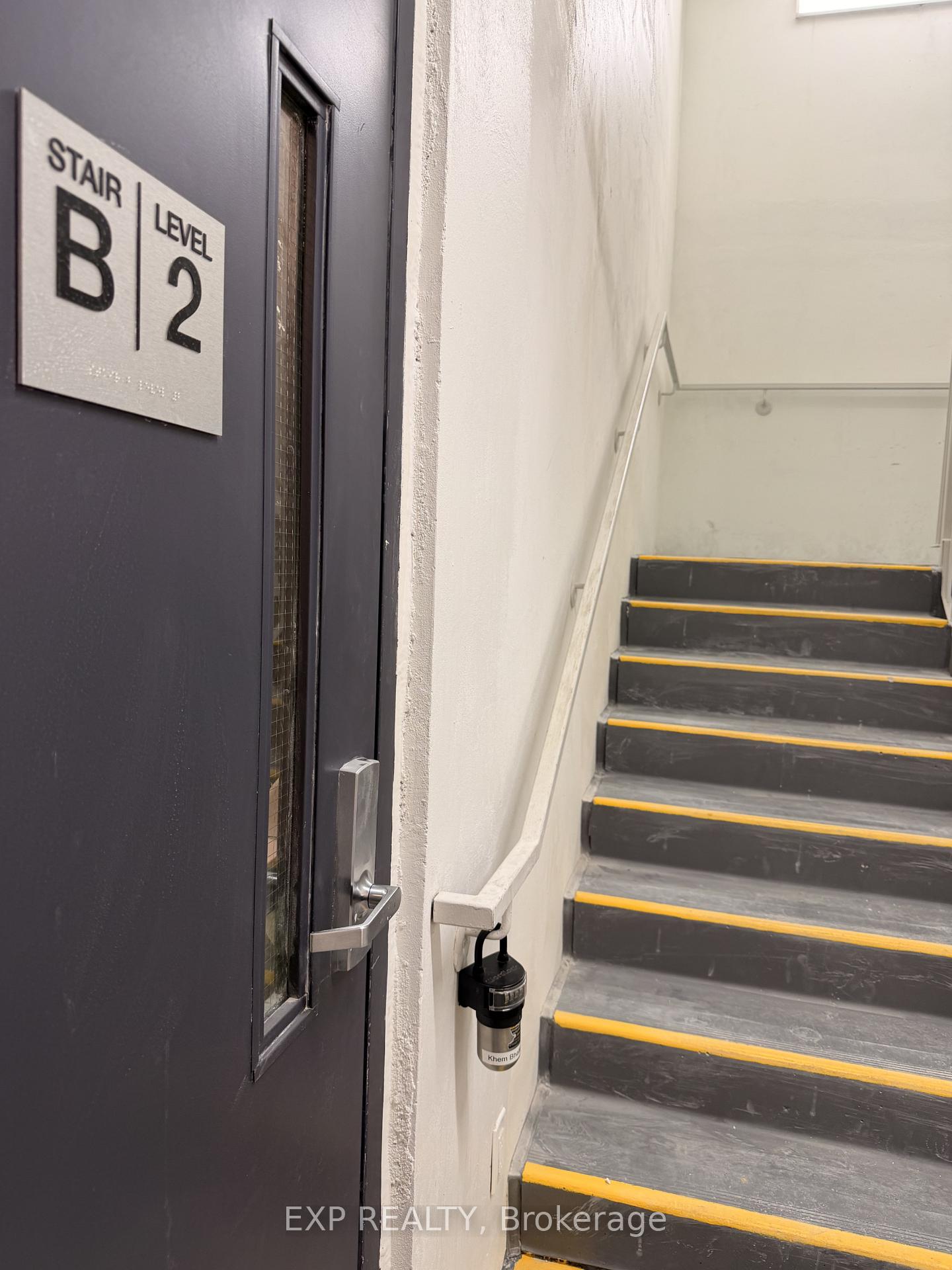 Photo 8 of 20 Deans Drive, Scarborough, Clairlea-Birchmount — HOMEH