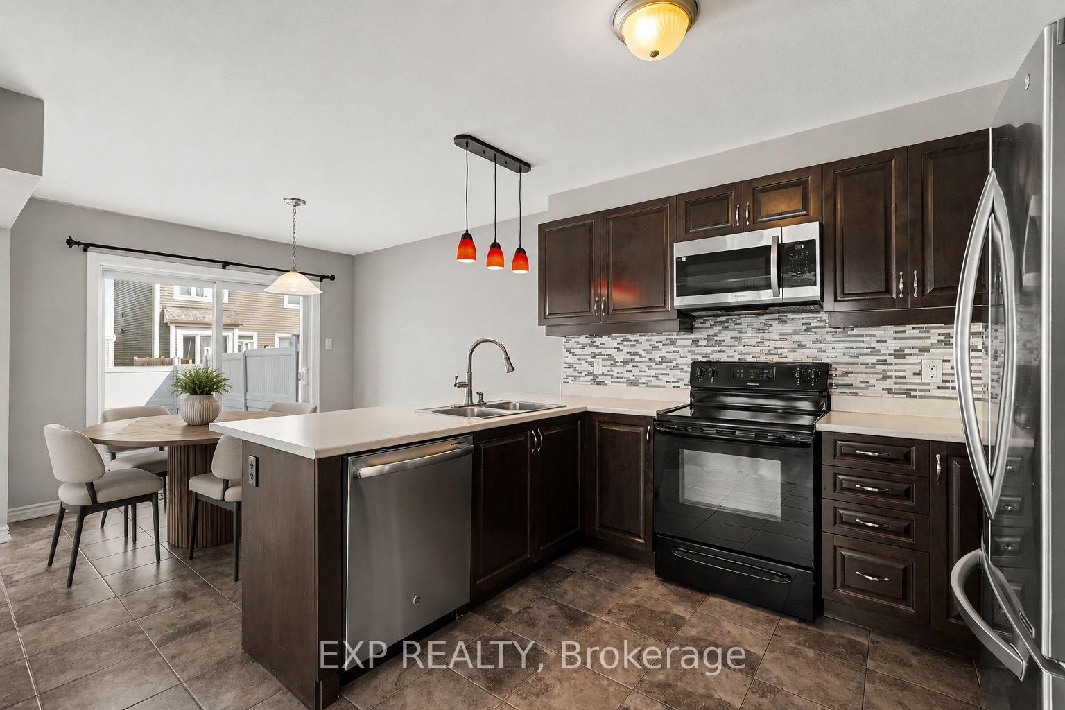 Photo 10 of 81 Switch Grass Crescent, Ottawa, Barrhaven - Half Moon Bay — HOMEH
