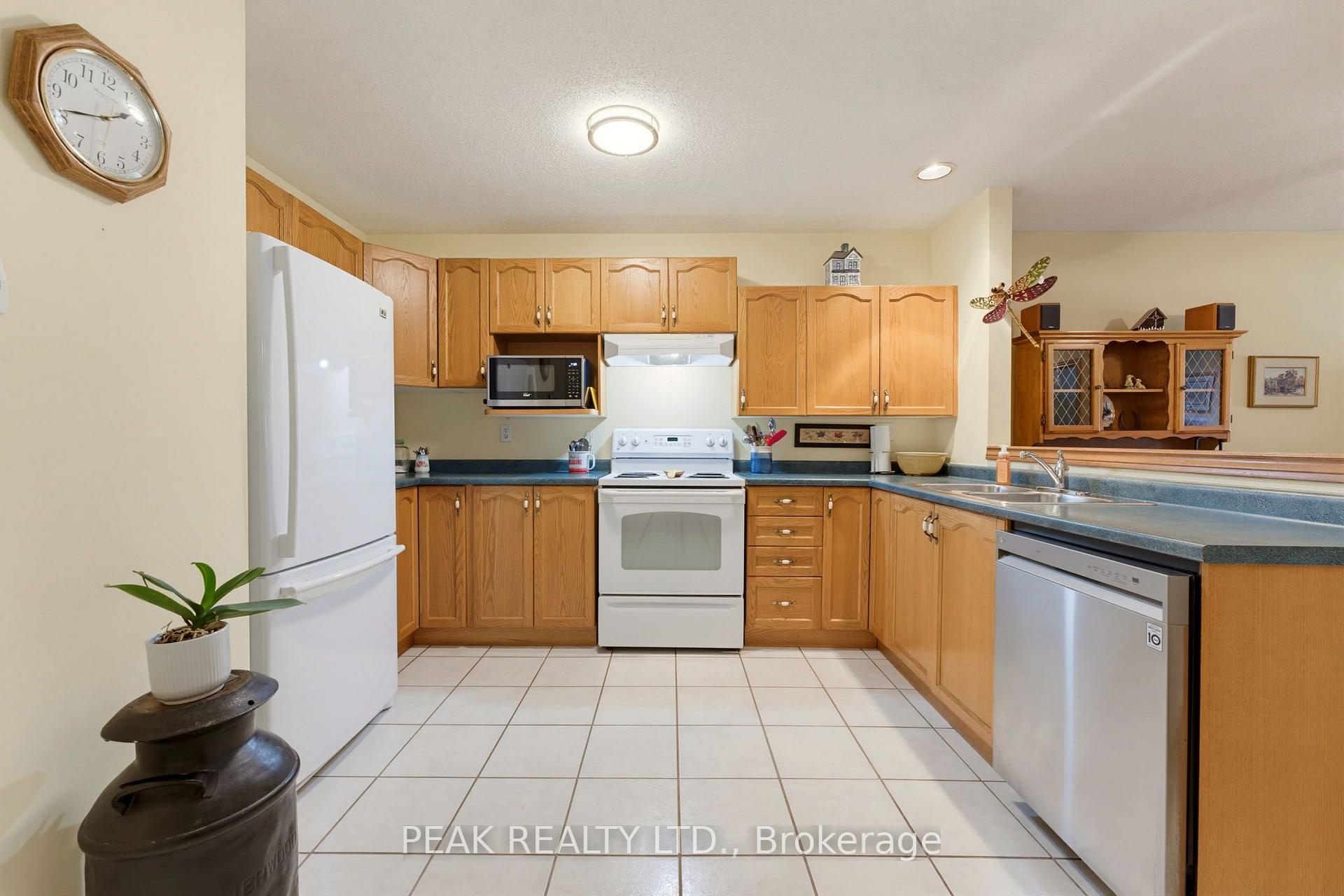 Photo 6 of Unit 10, 60 Whitlaw Way, Brant, Paris — HOMEH