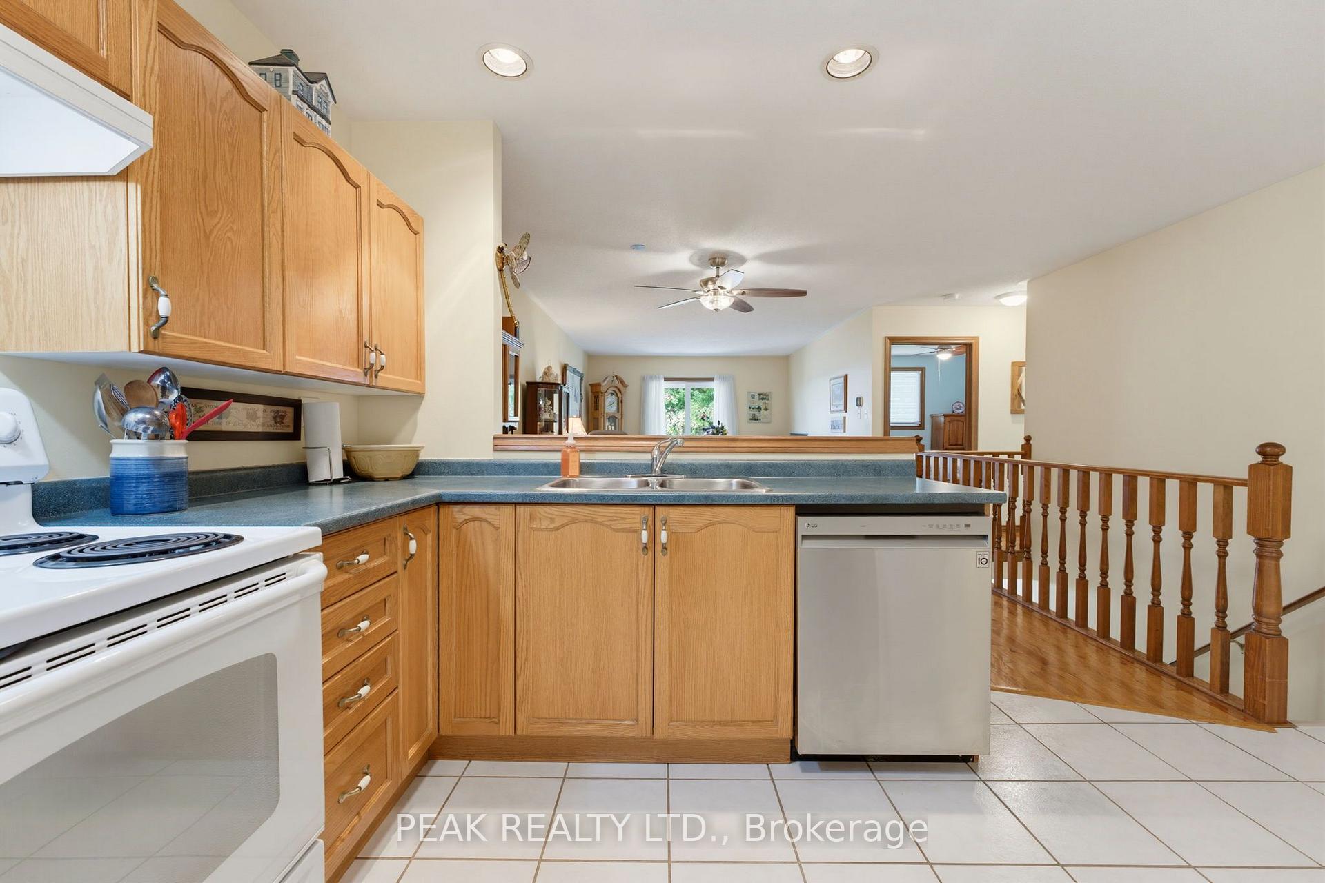 Photo 7 of Unit 10, 60 Whitlaw Way, Brant, Paris — HOMEH