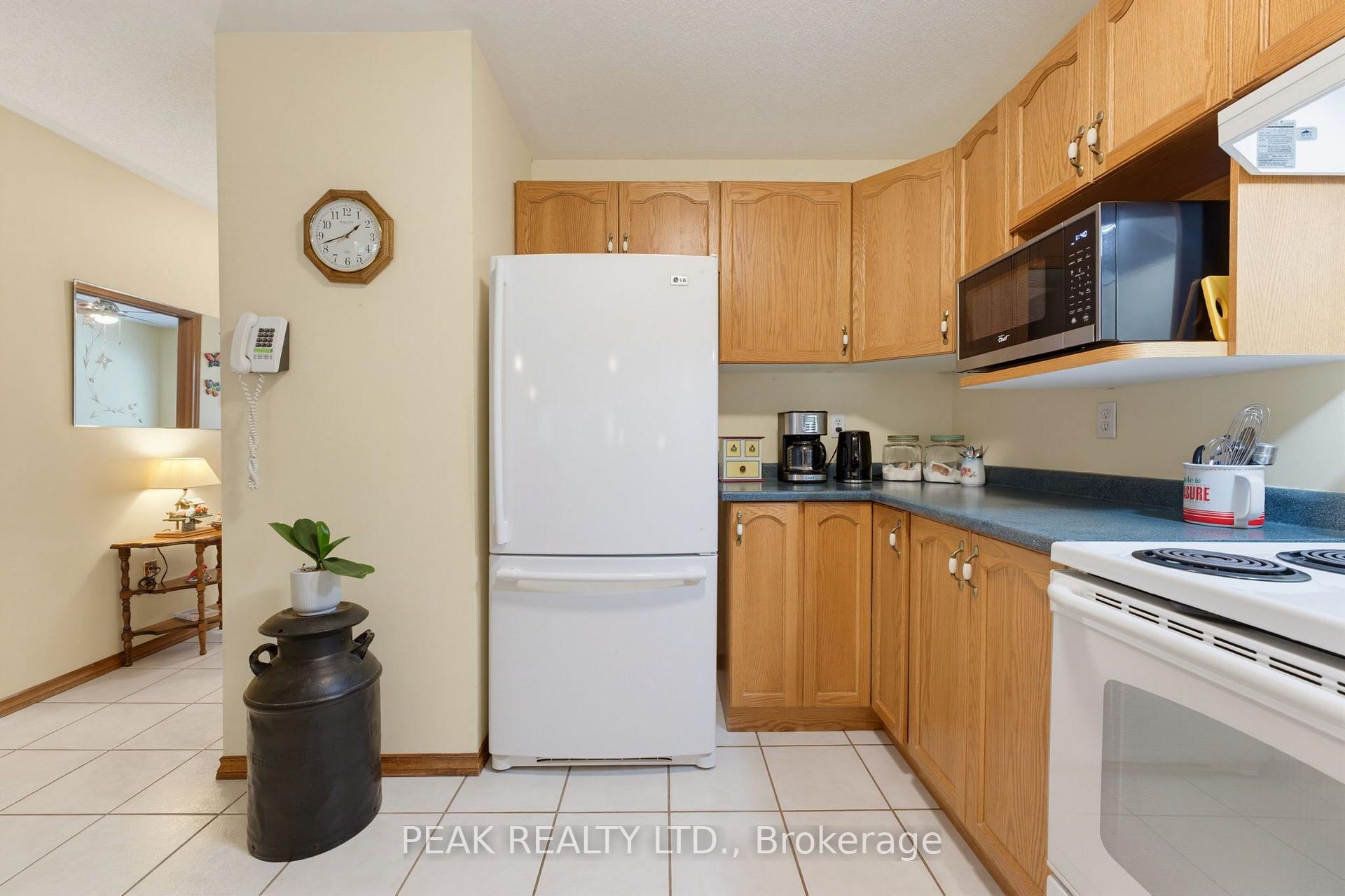 Photo 8 of Unit 10, 60 Whitlaw Way, Brant, Paris — HOMEH