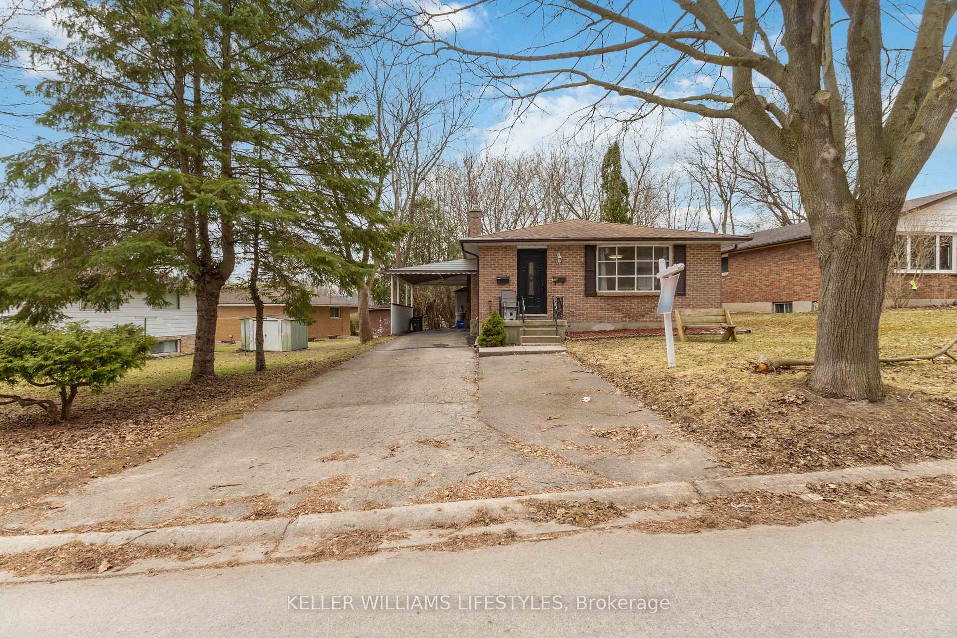 Photo 4 of 156 Paperbirch Crescent, London, North K — HOMEH