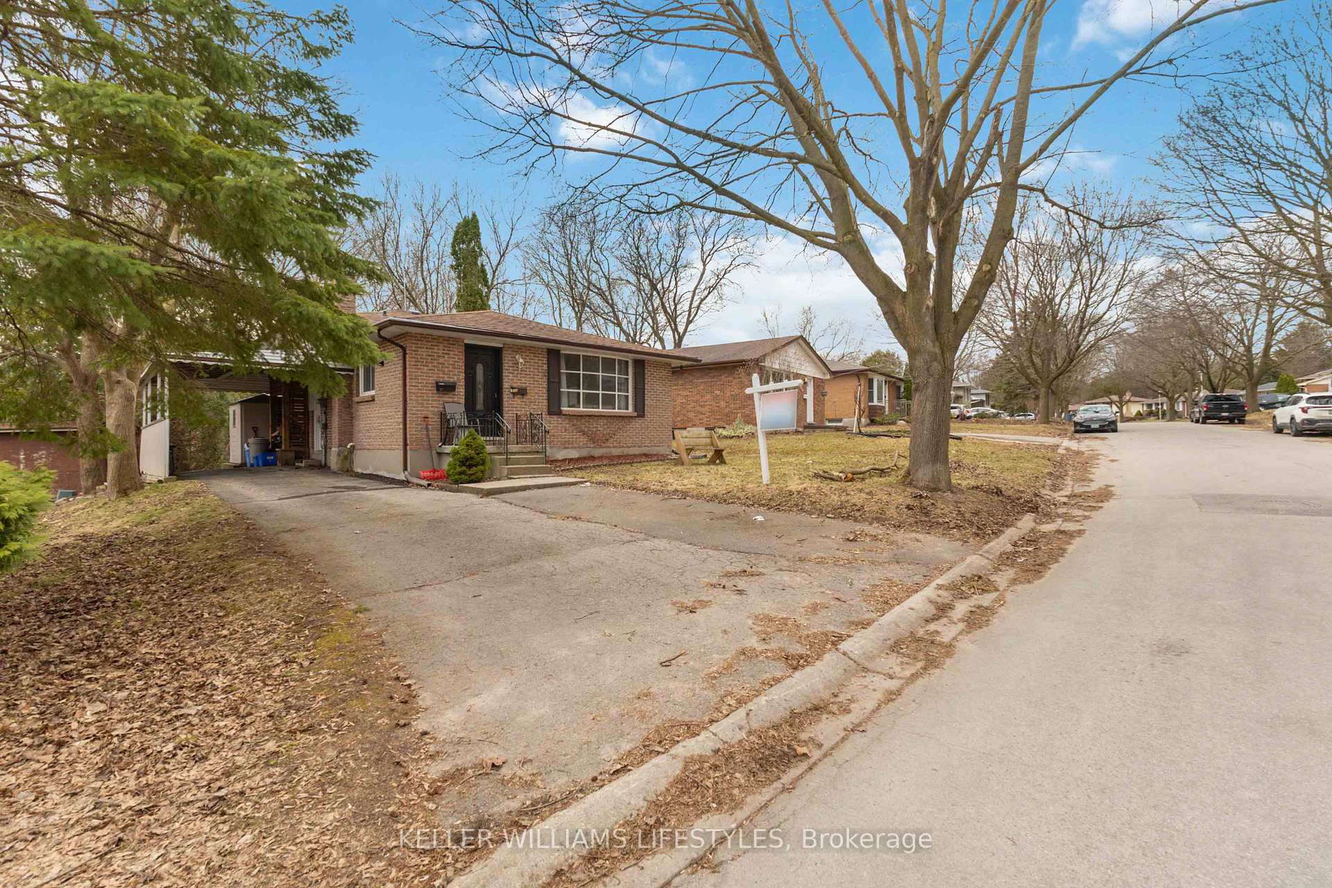 Photo 5 of 156 Paperbirch Crescent, London, North K — HOMEH