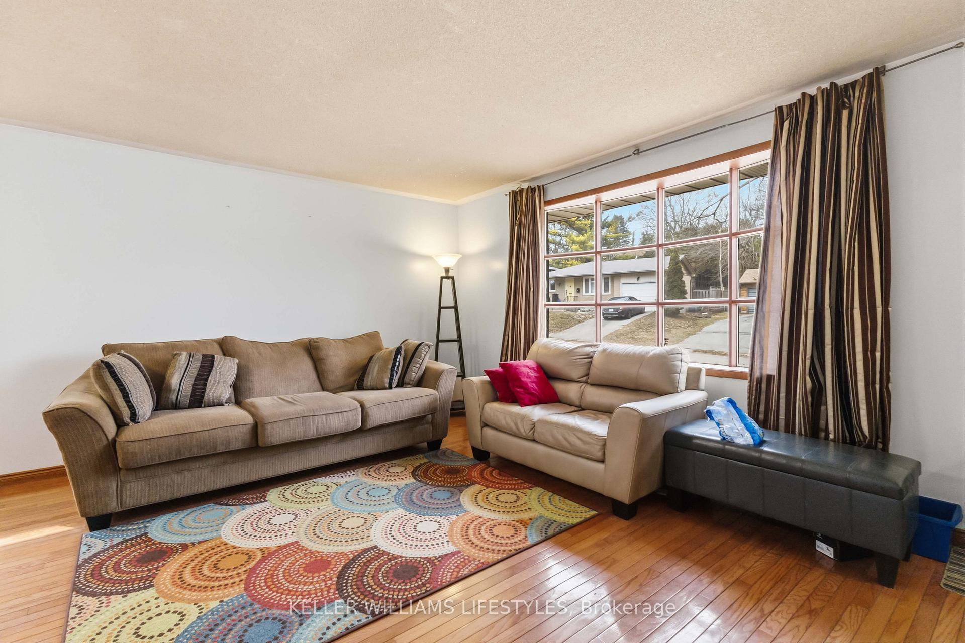 Photo 6 of 156 Paperbirch Crescent, London, North K — HOMEH