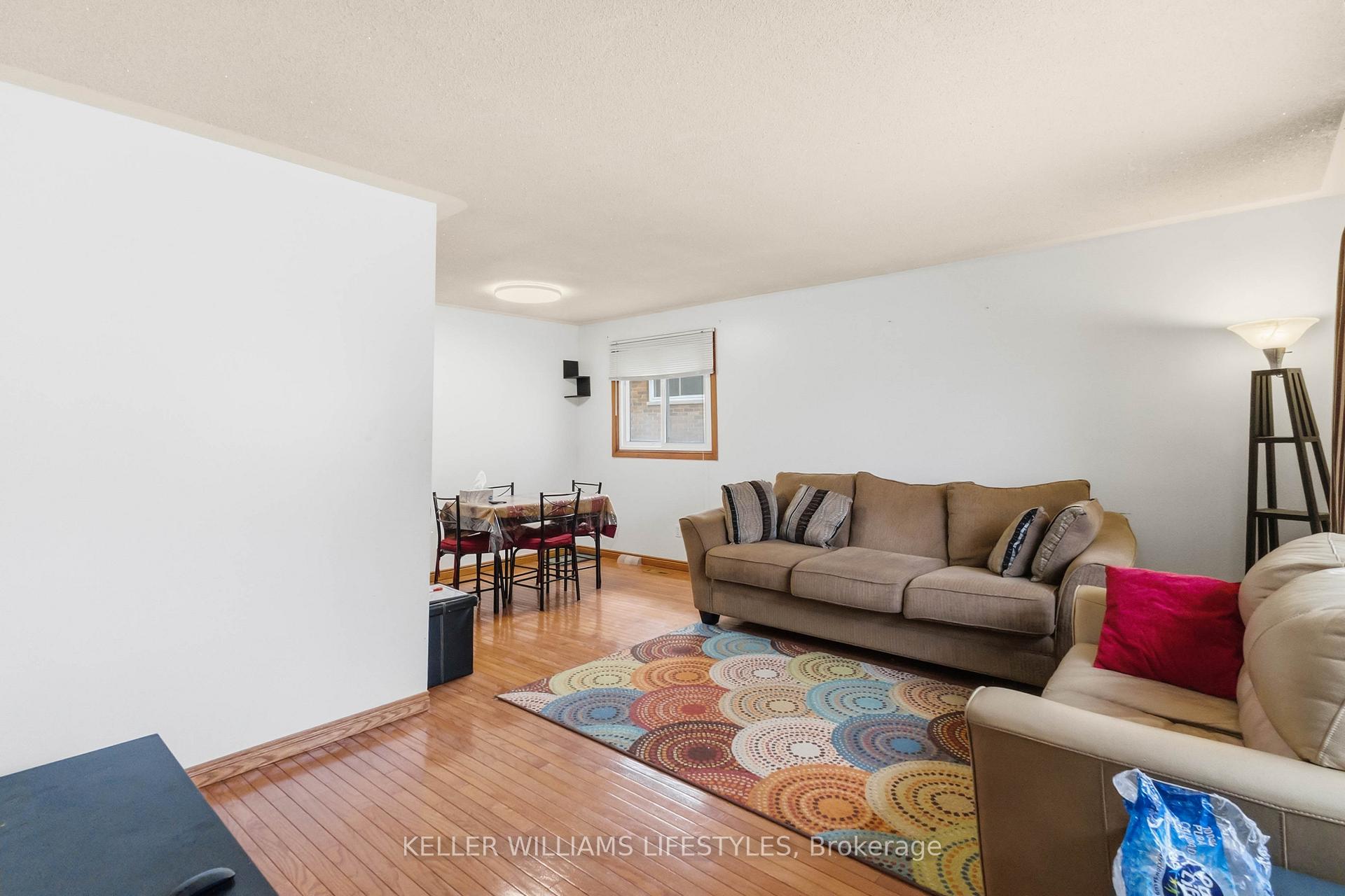 Photo 9 of 156 Paperbirch Crescent, London, North K — HOMEH