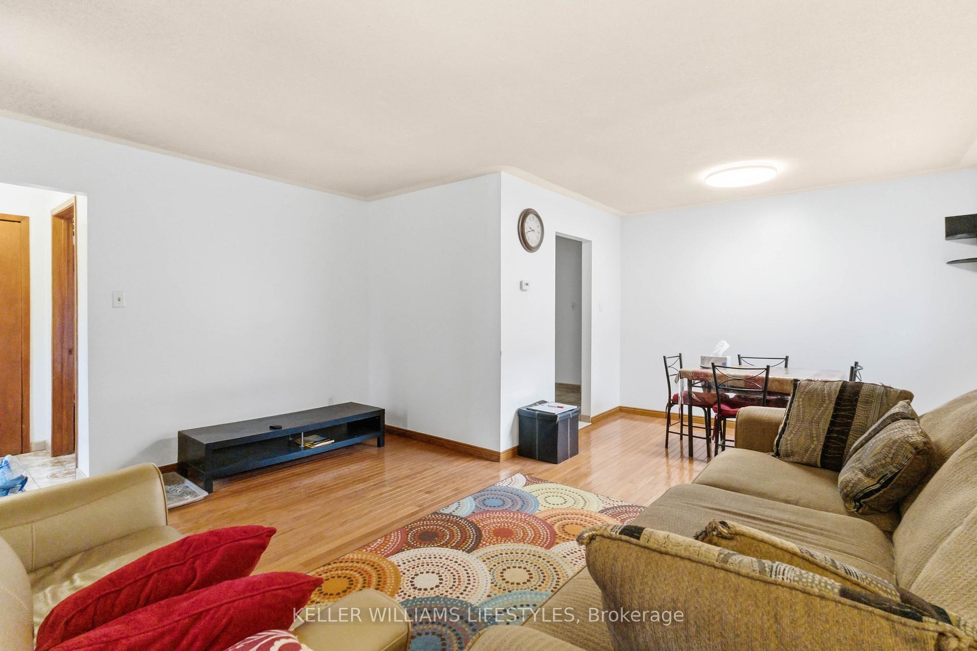 Photo 10 of 156 Paperbirch Crescent, London, North K — HOMEH