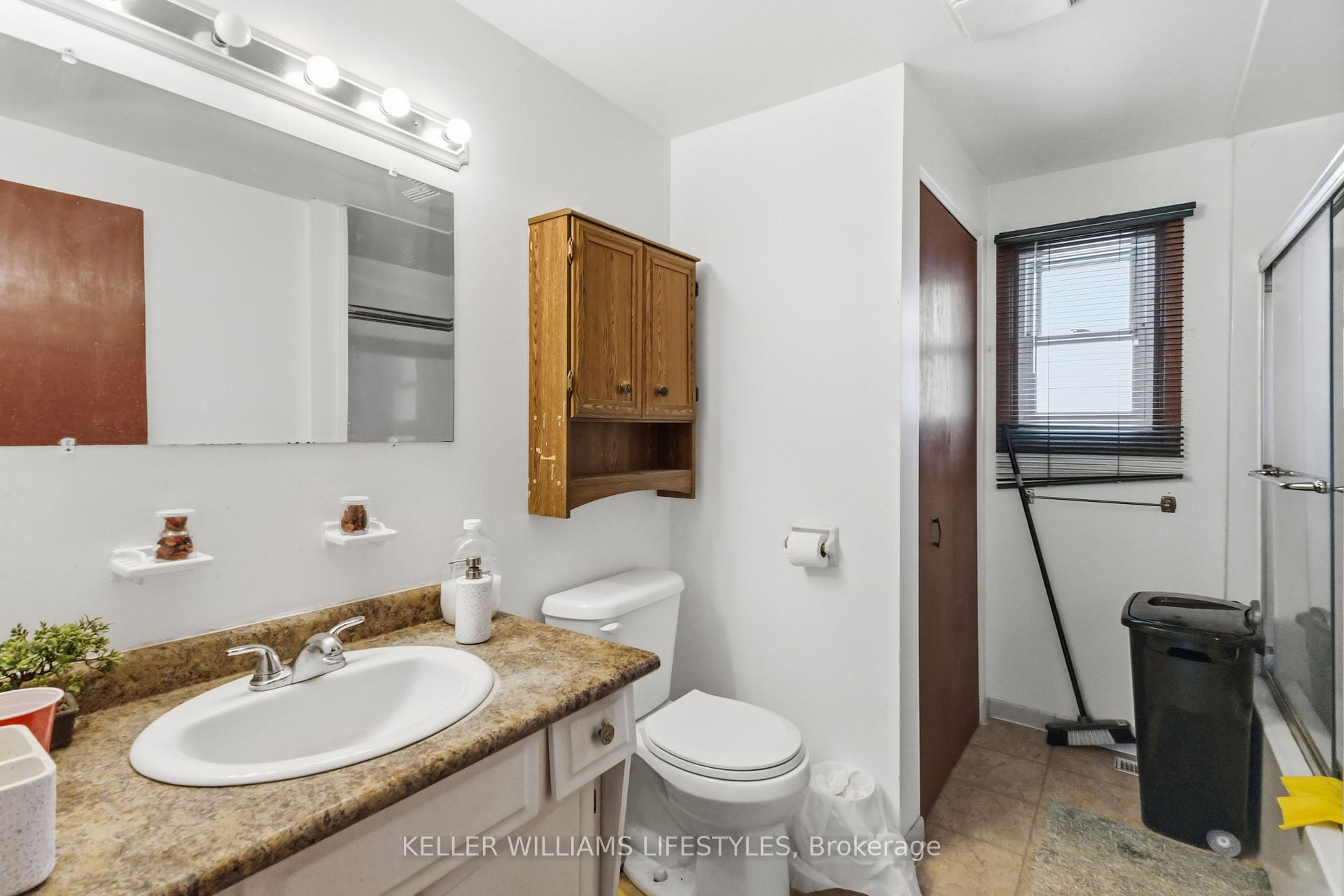 Photo 16 of 156 Paperbirch Crescent, London, North K — HOMEH