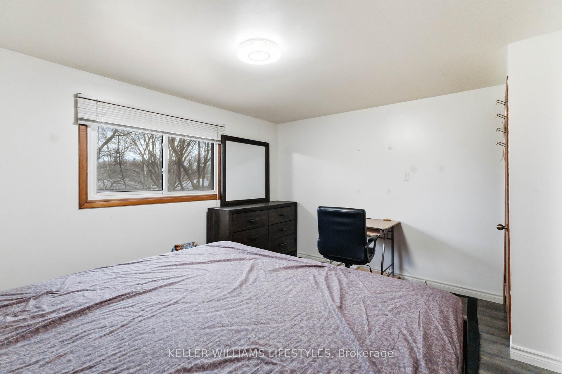 Photo 17 of 156 Paperbirch Crescent, London, North K — HOMEH