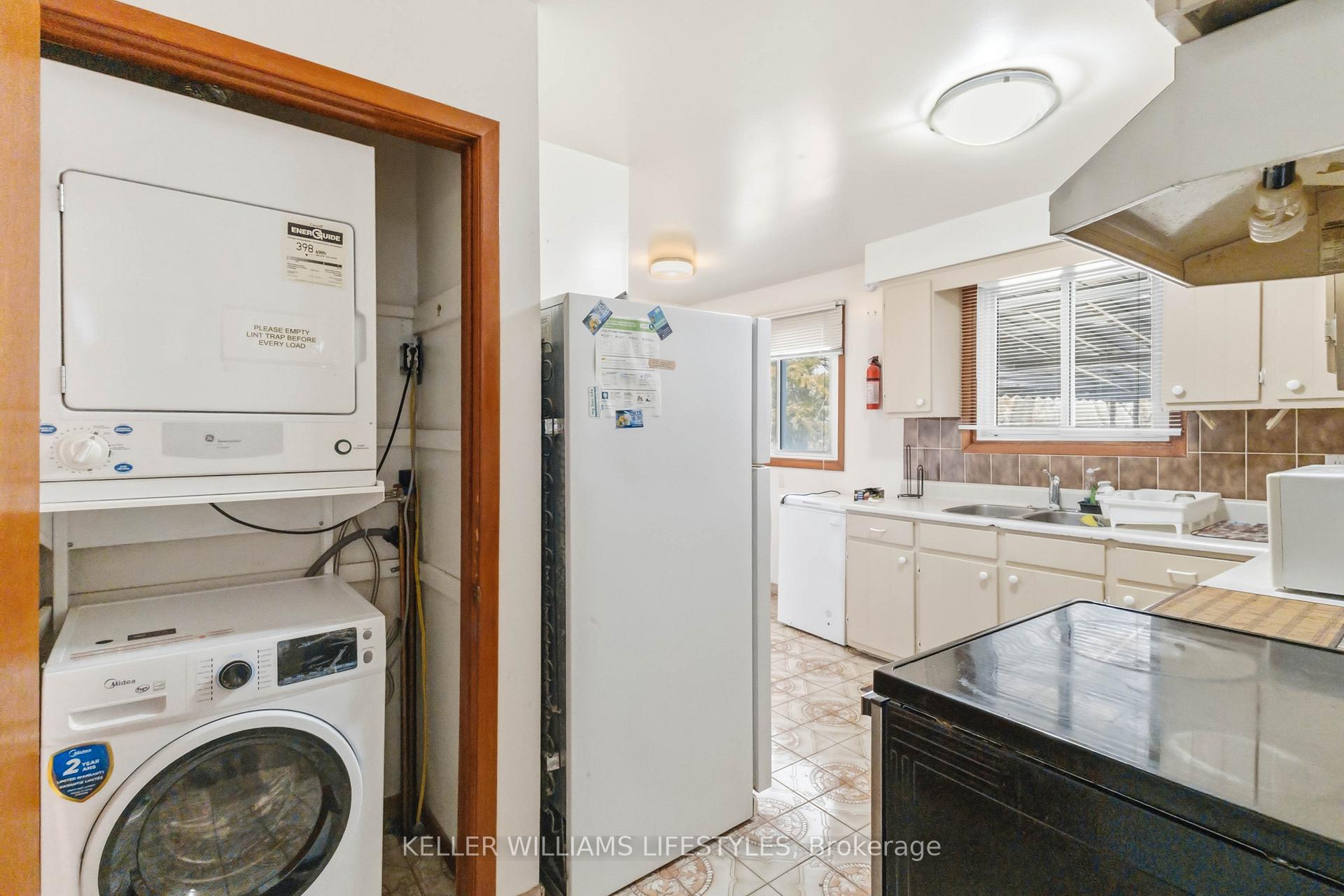 Photo 21 of 156 Paperbirch Crescent, London, North K — HOMEH