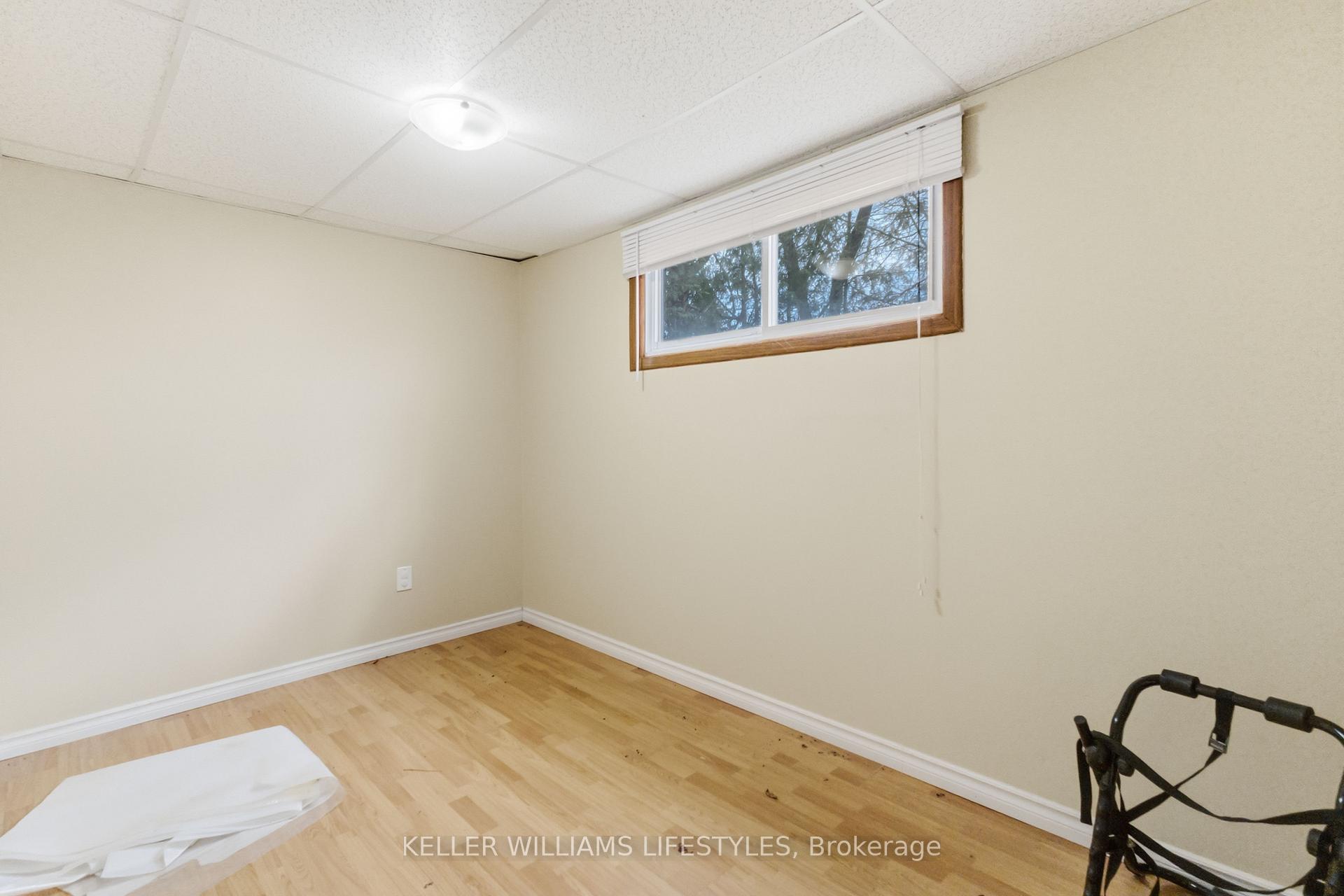 Photo 23 of 156 Paperbirch Crescent, London, North K — HOMEH