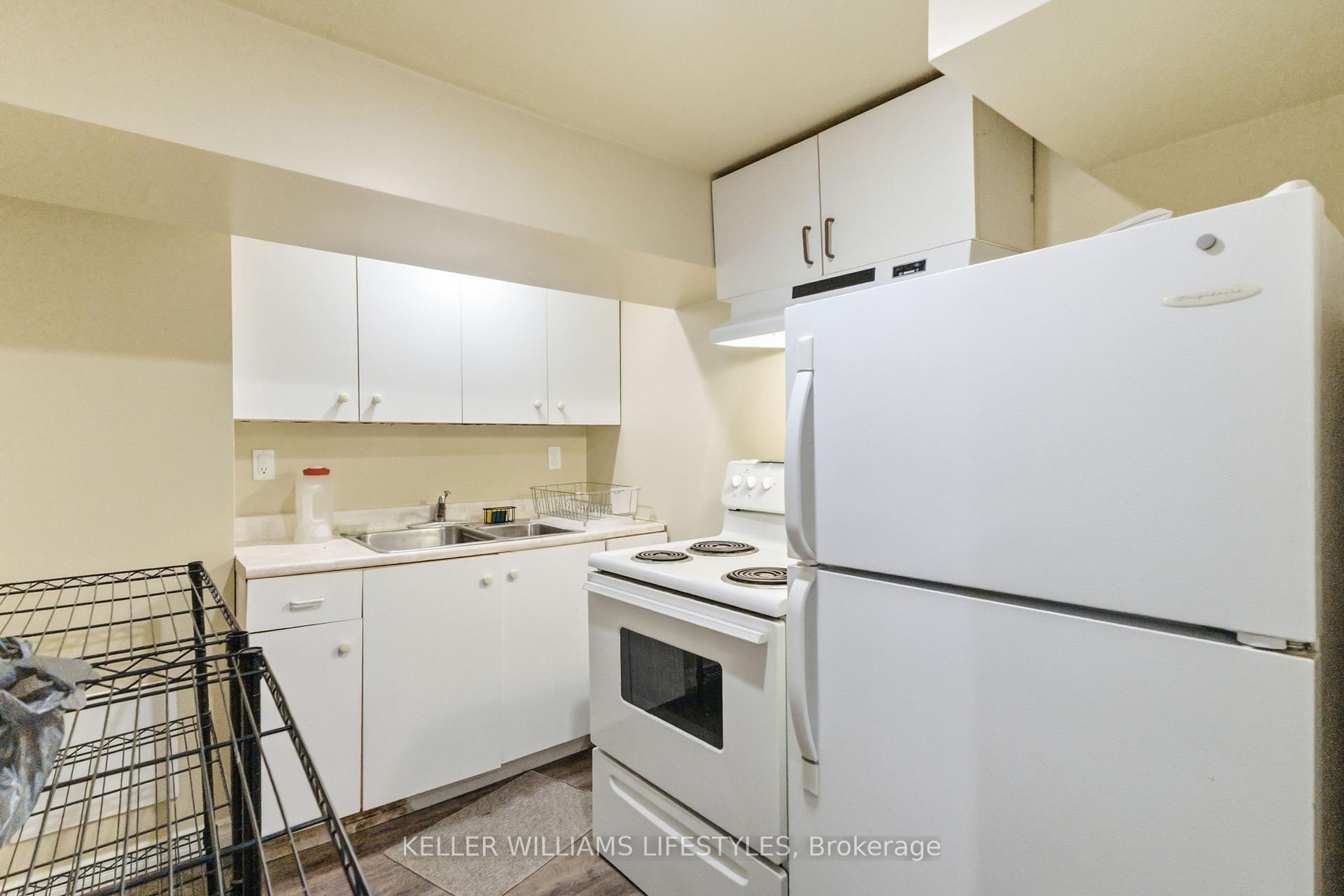 Photo 25 of 156 Paperbirch Crescent, London, North K — HOMEH