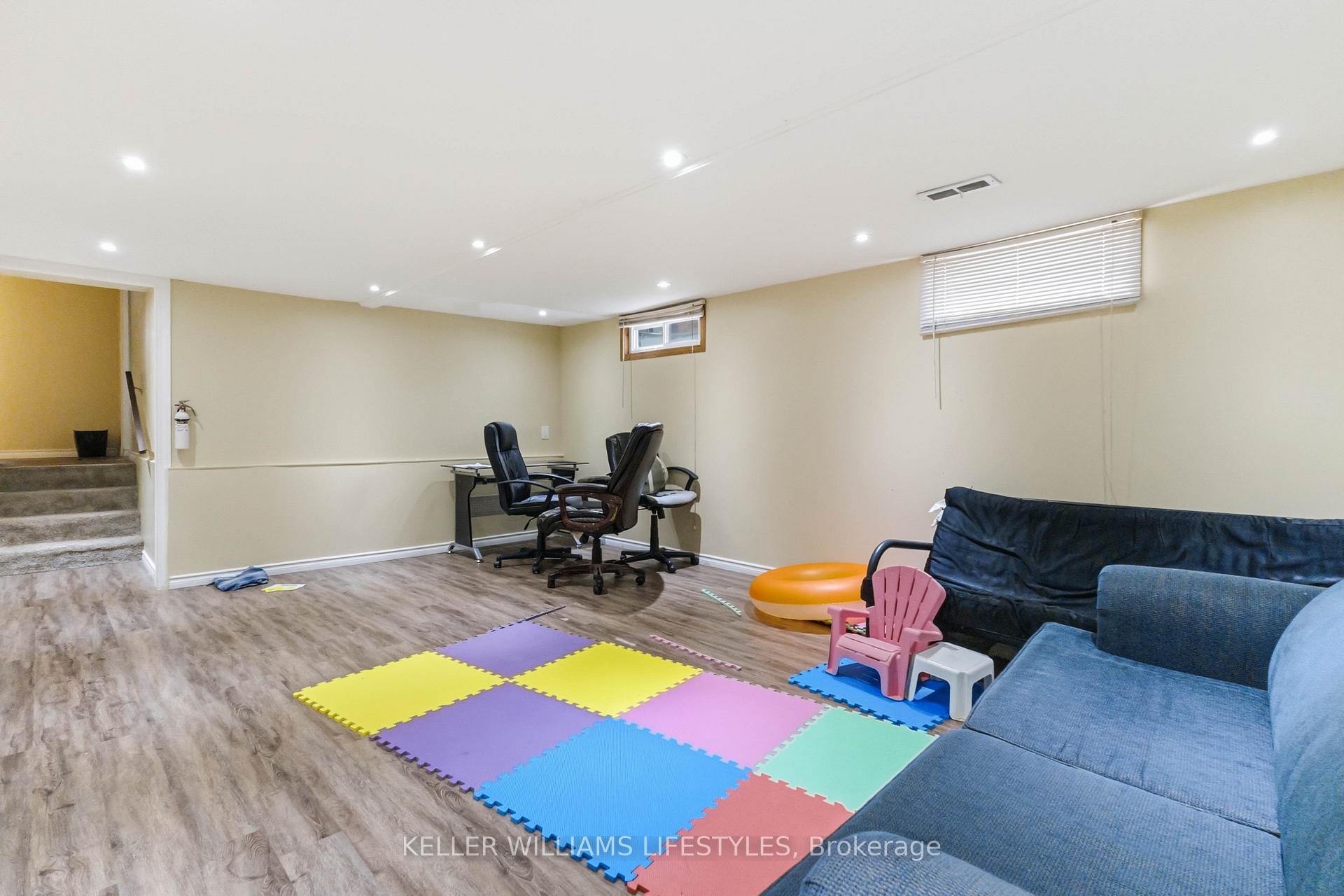Photo 27 of 156 Paperbirch Crescent, London, North K — HOMEH