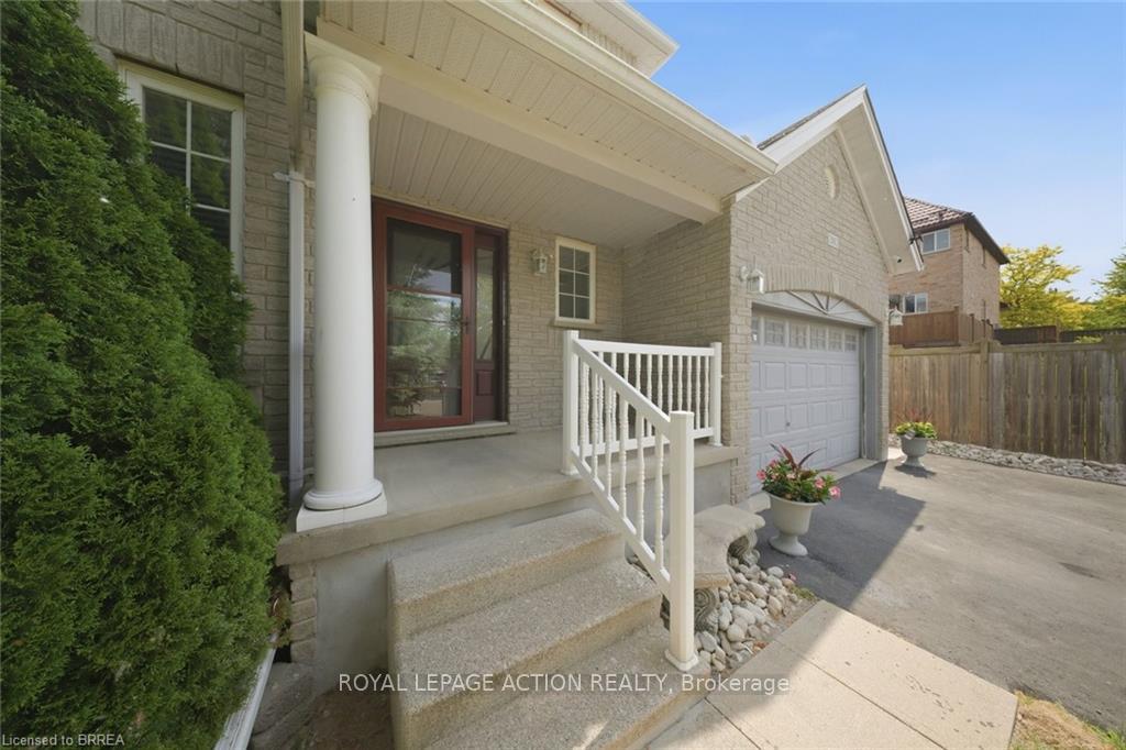 Photo 3 of 20 Melran Drive, Cambridge, Hespeler Village — HOMEH