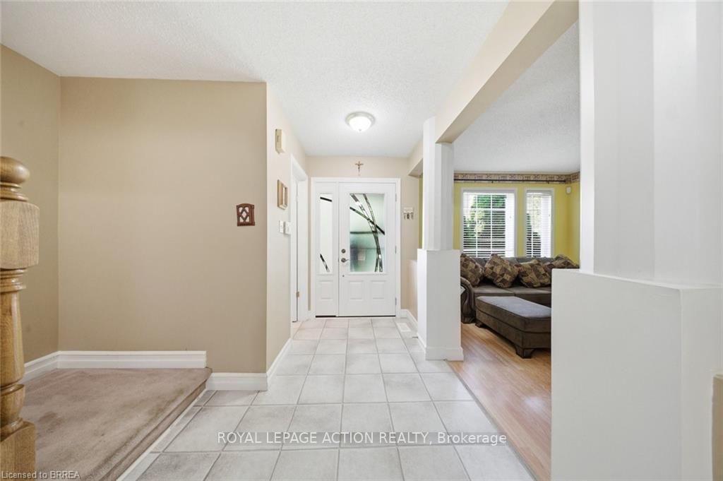 Photo 4 of 20 Melran Drive, Cambridge, Hespeler Village — HOMEH