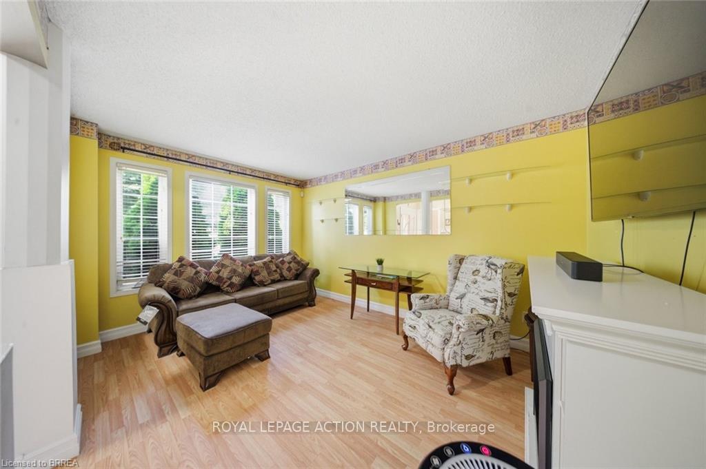 Photo 6 of 20 Melran Drive, Cambridge, Hespeler Village — HOMEH