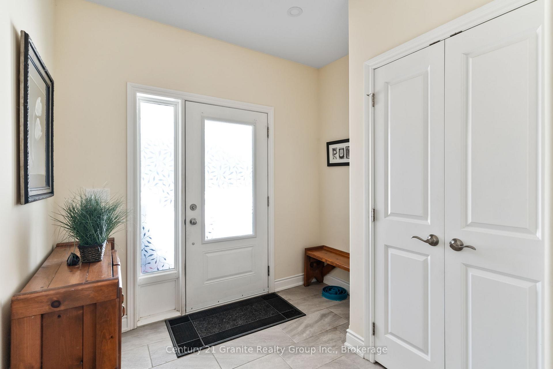 Photo 7 of 17 Webb Circle, Dysart et al, Dysart — HOMEH