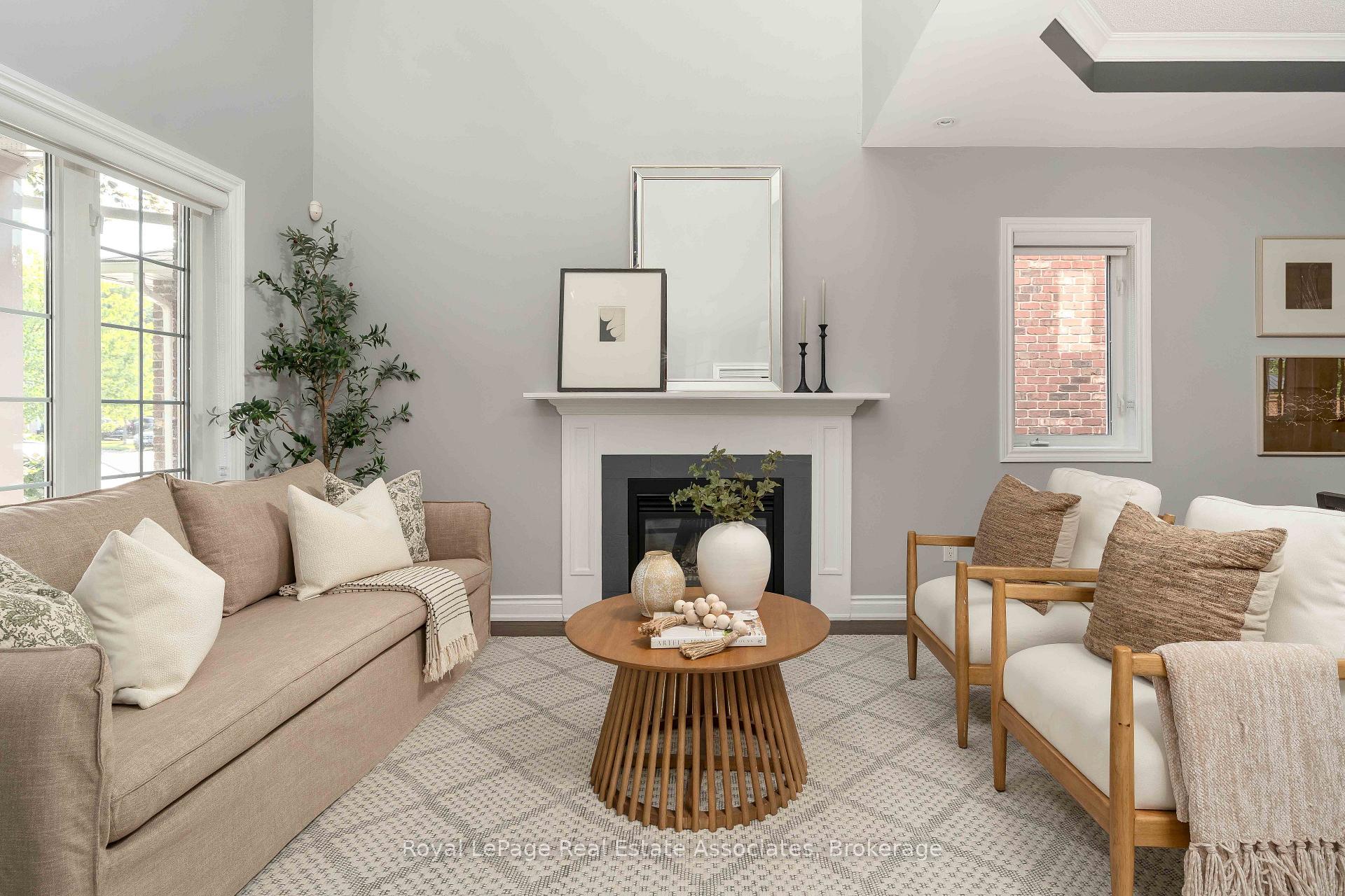 Photo 6 of 5 Volterra Court, Hamilton, Waterdown — HOMEH