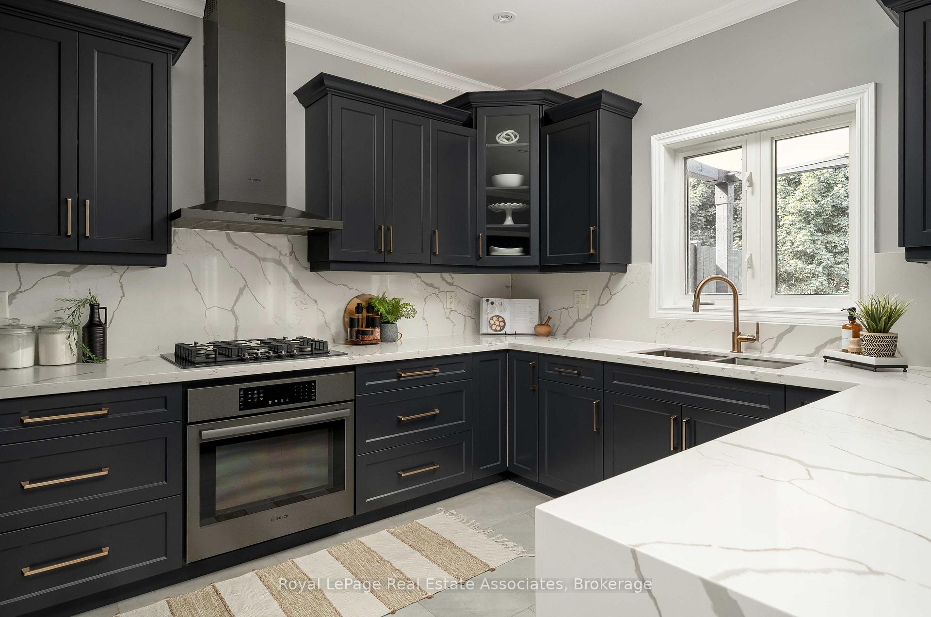 Photo 11 of 5 Volterra Court, Hamilton, Waterdown — HOMEH