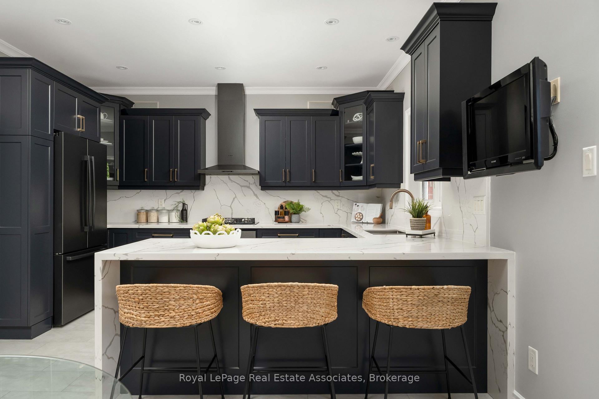 Photo 14 of 5 Volterra Court, Hamilton, Waterdown — HOMEH